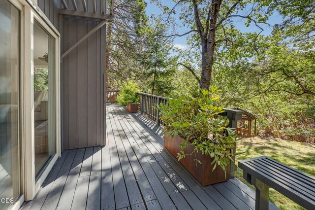 152 Strawberry Lane, Ashland, OR 97520