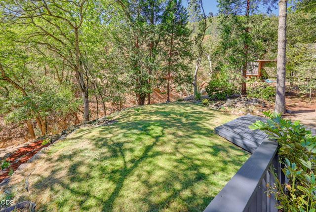 152 Strawberry Lane, Ashland, OR 97520