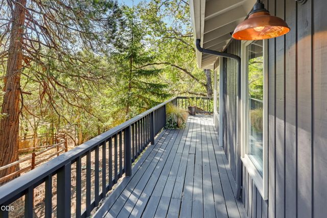 152 Strawberry Lane, Ashland, OR 97520