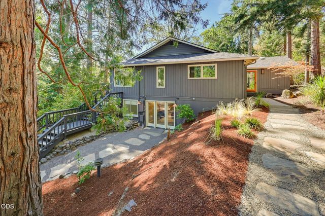 152 Strawberry Lane, Ashland, OR 97520