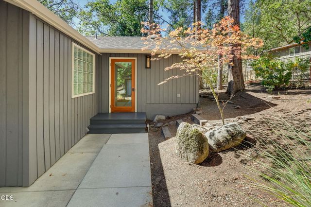 152 Strawberry Lane, Ashland, OR 97520