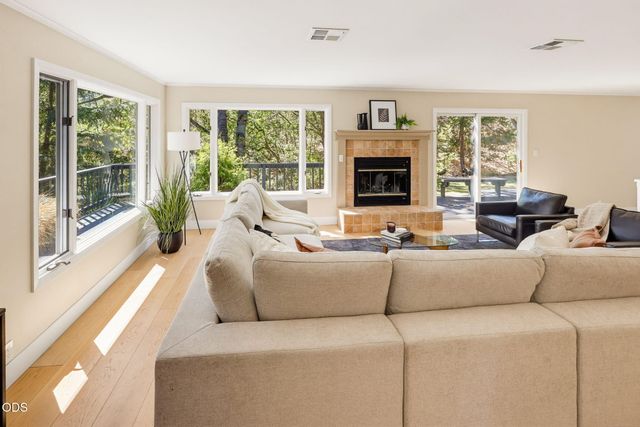 152 Strawberry Lane, Ashland, OR 97520