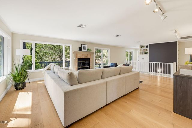 152 Strawberry Lane, Ashland, OR 97520