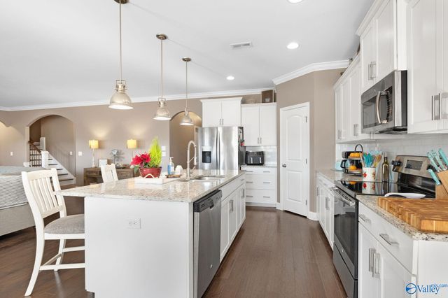 508 Foxridge Drive SW, Hartselle, AL 35640