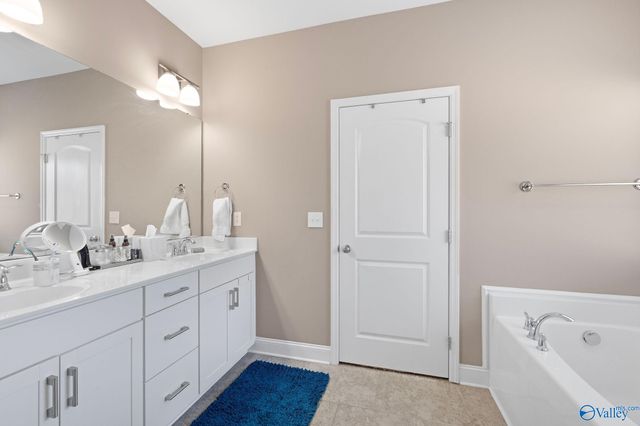 508 Foxridge Drive SW, Hartselle, AL 35640