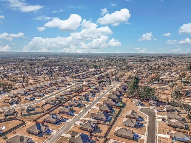 508 Foxridge Drive SW, Hartselle, AL 35640