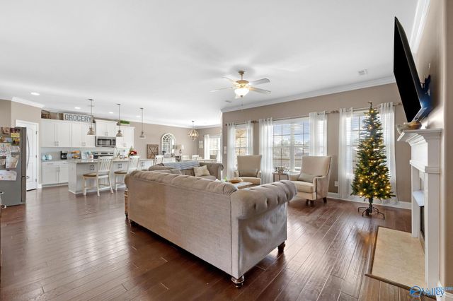 508 Foxridge Drive SW, Hartselle, AL 35640