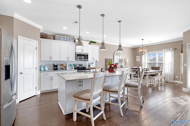 508 Foxridge Drive SW, Hartselle, AL 35640