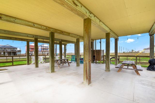 126 Nesmith Place, Surfside Beach, TX 77541