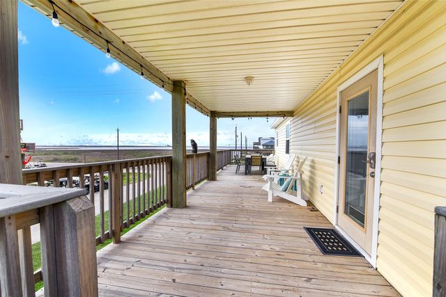126 Nesmith Place, Surfside Beach, TX 77541