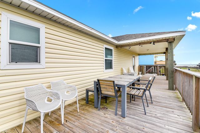 126 Nesmith Place, Surfside Beach, TX 77541