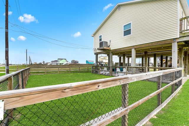 126 Nesmith Place, Surfside Beach, TX 77541