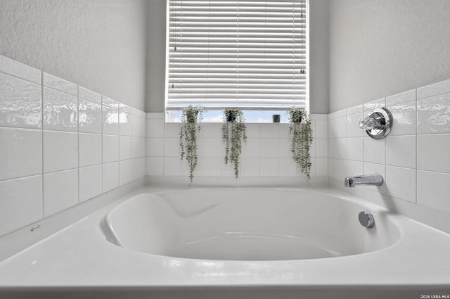 3440 WHISPER BLF, Schertz, TX 78108
