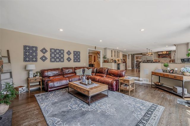 23 Steers Avenue, Northport, NY 11768