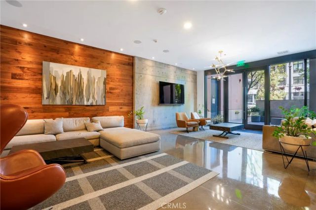1111 S Grand Avenue 1102, Los Angeles, CA 90015