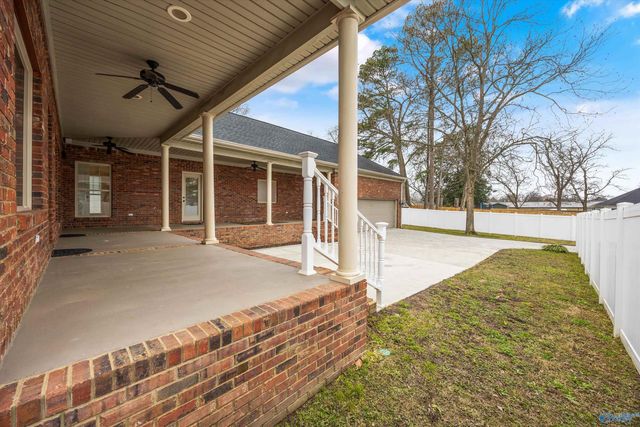 505 Barkley Street SW, Hartselle, AL 35640