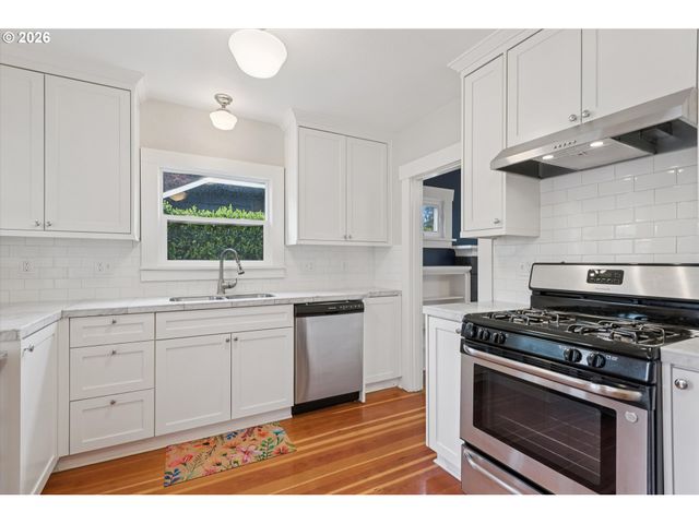 4815 Se CESAR E CHAVEZ Blvd, Portland, OR 97202