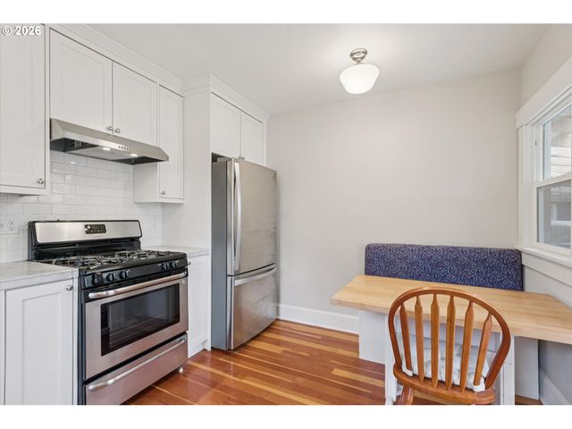 4815 Se CESAR E CHAVEZ Blvd, Portland, OR 97202