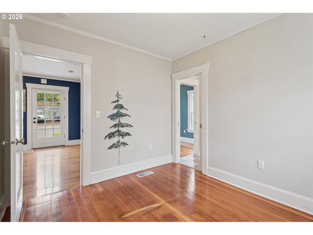 4815 Se CESAR E CHAVEZ Blvd, Portland, OR 97202