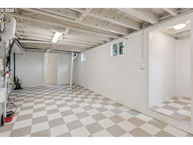 4815 Se CESAR E CHAVEZ Blvd, Portland, OR 97202