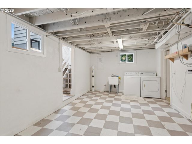 4815 Se CESAR E CHAVEZ Blvd, Portland, OR 97202