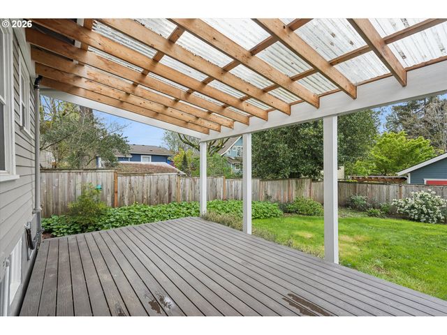 4815 Se CESAR E CHAVEZ Blvd, Portland, OR 97202