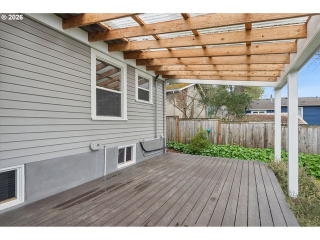 4815 Se CESAR E CHAVEZ Blvd, Portland, OR 97202