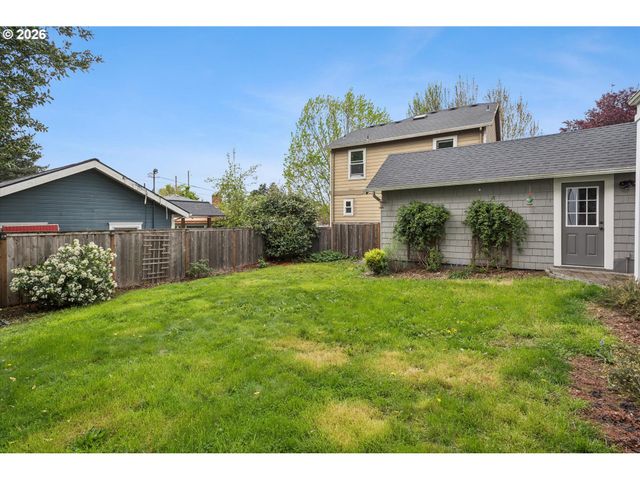 4815 Se CESAR E CHAVEZ Blvd, Portland, OR 97202