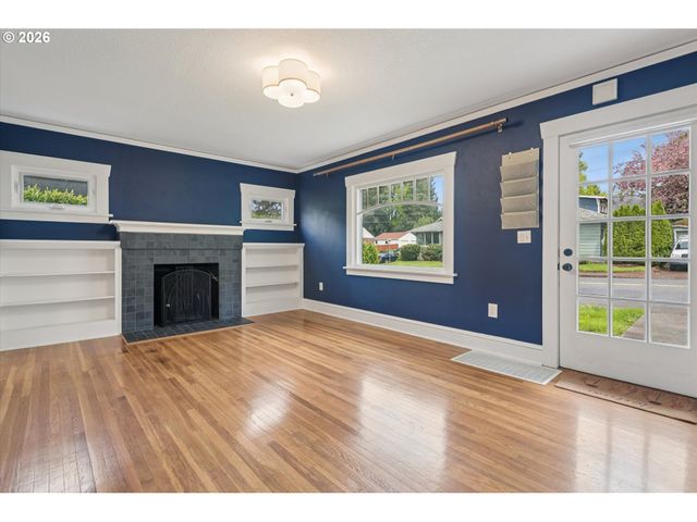 4815 Se CESAR E CHAVEZ Blvd, Portland, OR 97202