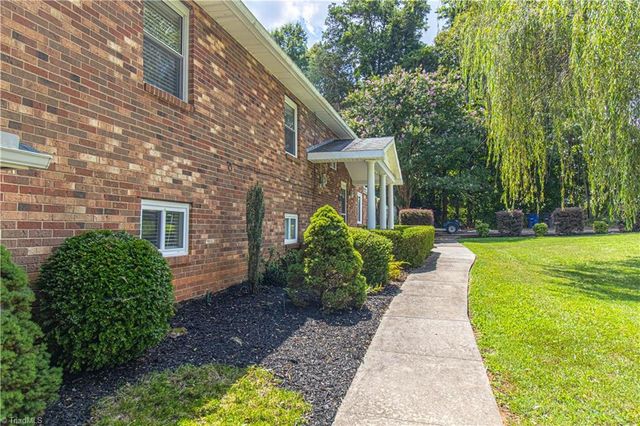 4692 Linville Avenue, Kernersville, NC 27284