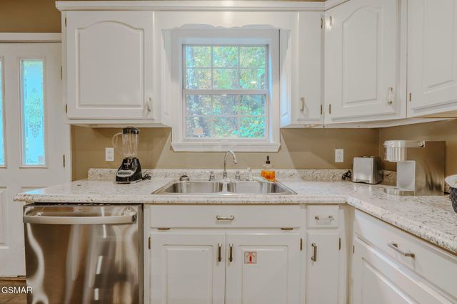 1816 Saint Moritz Drive, Gatlinburg, TN 37738