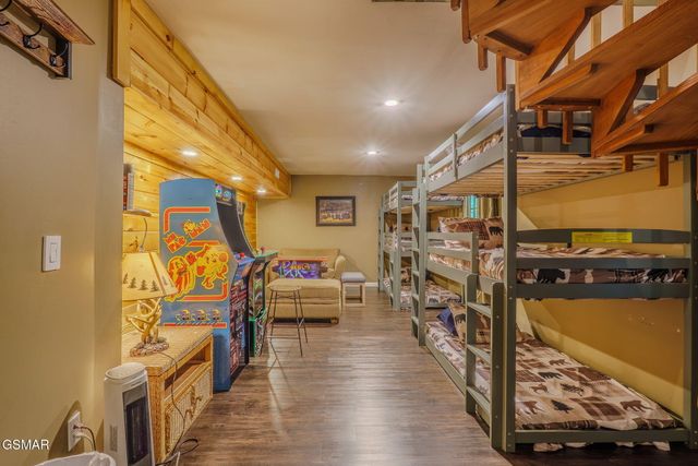 1816 Saint Moritz Drive, Gatlinburg, TN 37738