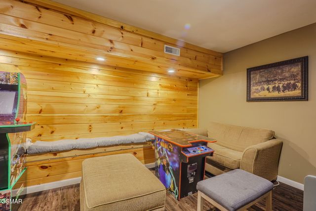 1816 Saint Moritz Drive, Gatlinburg, TN 37738