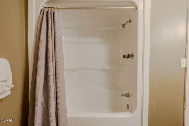 1816 Saint Moritz Drive, Gatlinburg, TN 37738