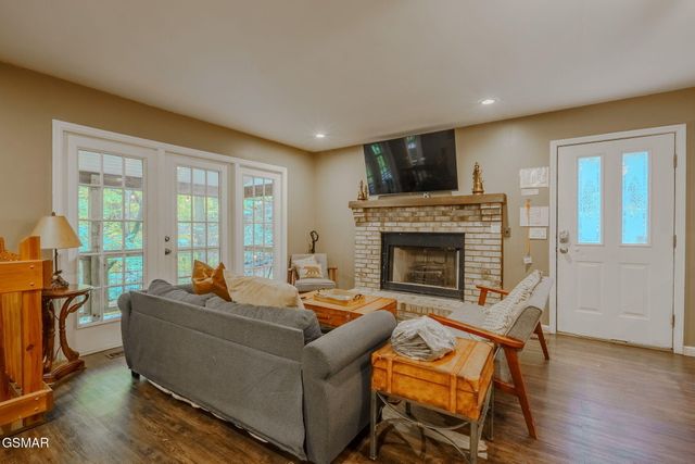 1816 Saint Moritz Drive, Gatlinburg, TN 37738