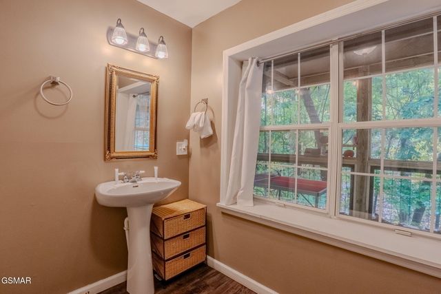 1816 Saint Moritz Drive, Gatlinburg, TN 37738