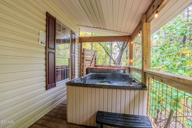 1816 Saint Moritz Drive, Gatlinburg, TN 37738