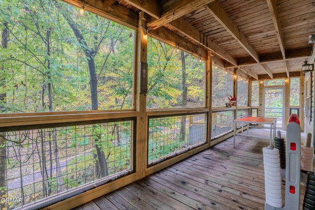 1816 Saint Moritz Drive, Gatlinburg, TN 37738