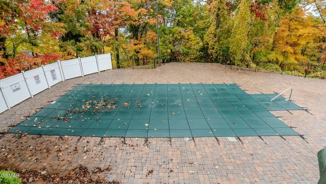 1816 Saint Moritz Drive, Gatlinburg, TN 37738