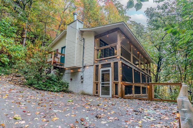 1816 Saint Moritz Drive, Gatlinburg, TN 37738
