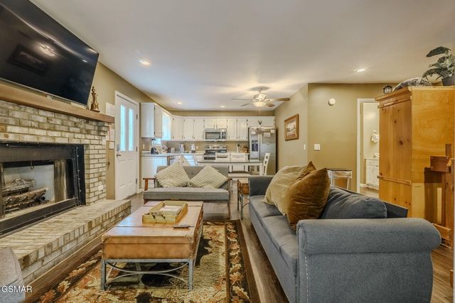 1816 Saint Moritz Drive, Gatlinburg, TN 37738