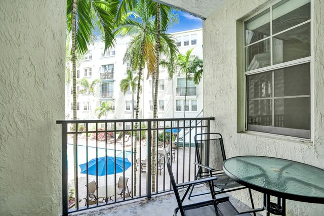 533 NE 3rd Avenue 205, Fort Lauderdale, FL 33301