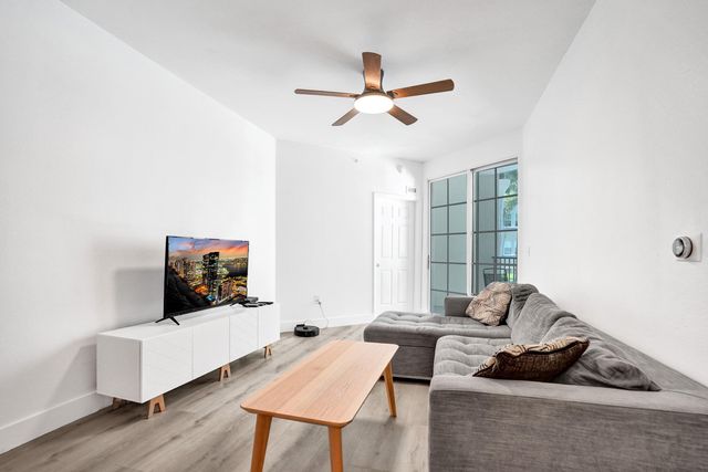 533 NE 3rd Avenue 205, Fort Lauderdale, FL 33301