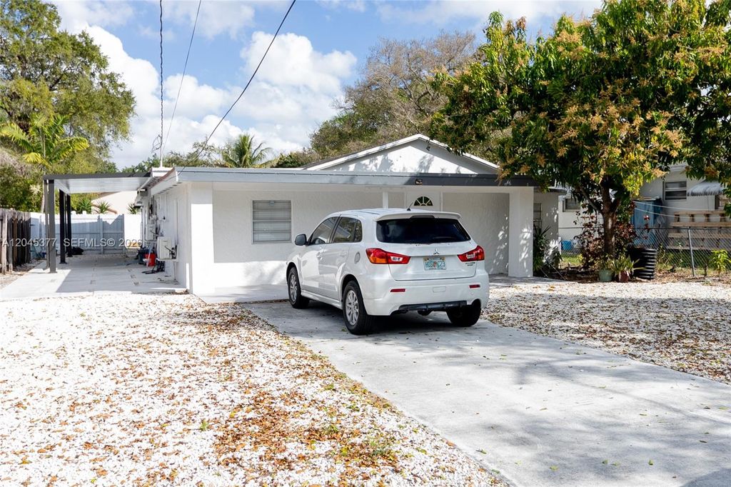 5803 Buchanan Street, Hollywood, FL 33021