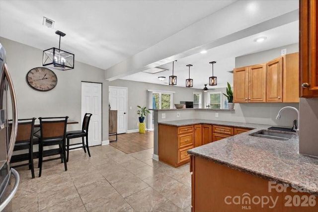 6308 Pineburr Road, Charlotte, NC 28211