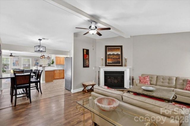 6308 Pineburr Road, Charlotte, NC 28211