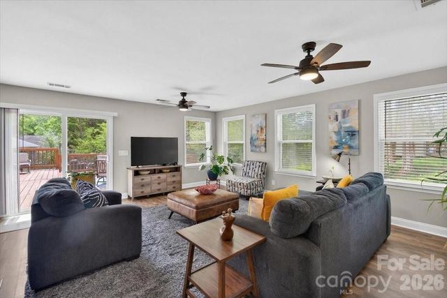 6308 Pineburr Road, Charlotte, NC 28211