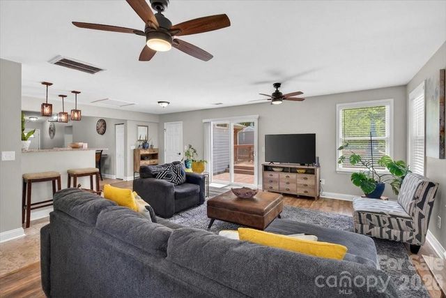 6308 Pineburr Road, Charlotte, NC 28211