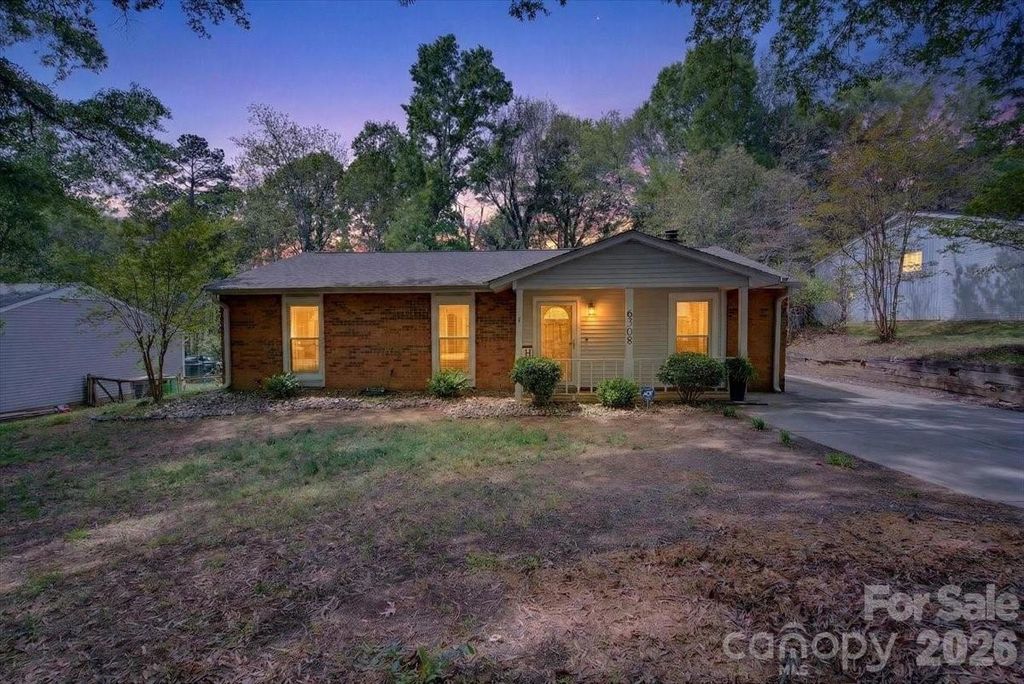 6308 Pineburr Road, Charlotte, NC 28211