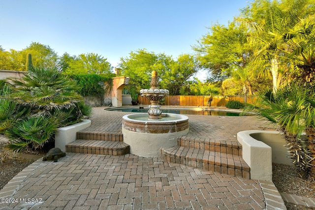 5090 N Corte De Catalonia, Tucson, AZ 85718